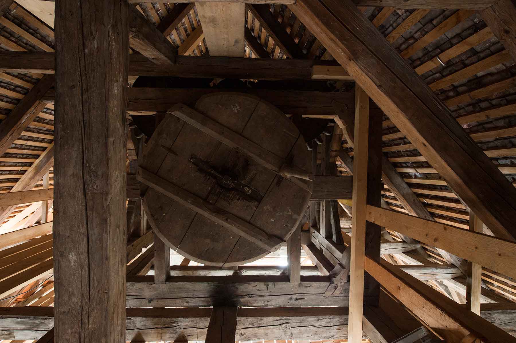 Der barocke Dachstuhl im Kloster Benediktbeuern, eingebaut im 18. Jahrhundert, wurde restauriert.